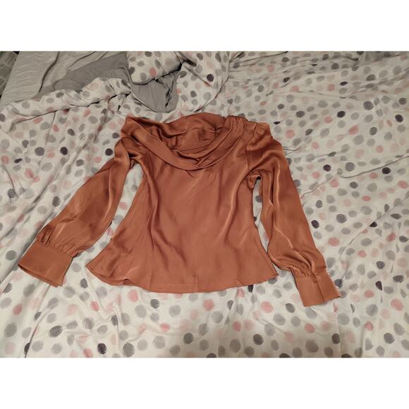 ASTR The Label Blouse Off Shoulder Asymmetrical Top Satin Women's Size Small - Picture 3 of 5